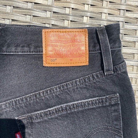 Levi’s Black Micro Shorts - Picture 3 of 5